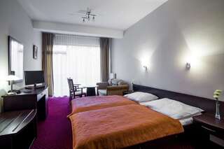 Отель Hotel *** NAT Ustroń Устронь Двухместный номер с 1 кроватью или 2 отдельными кроватями и балконом-3